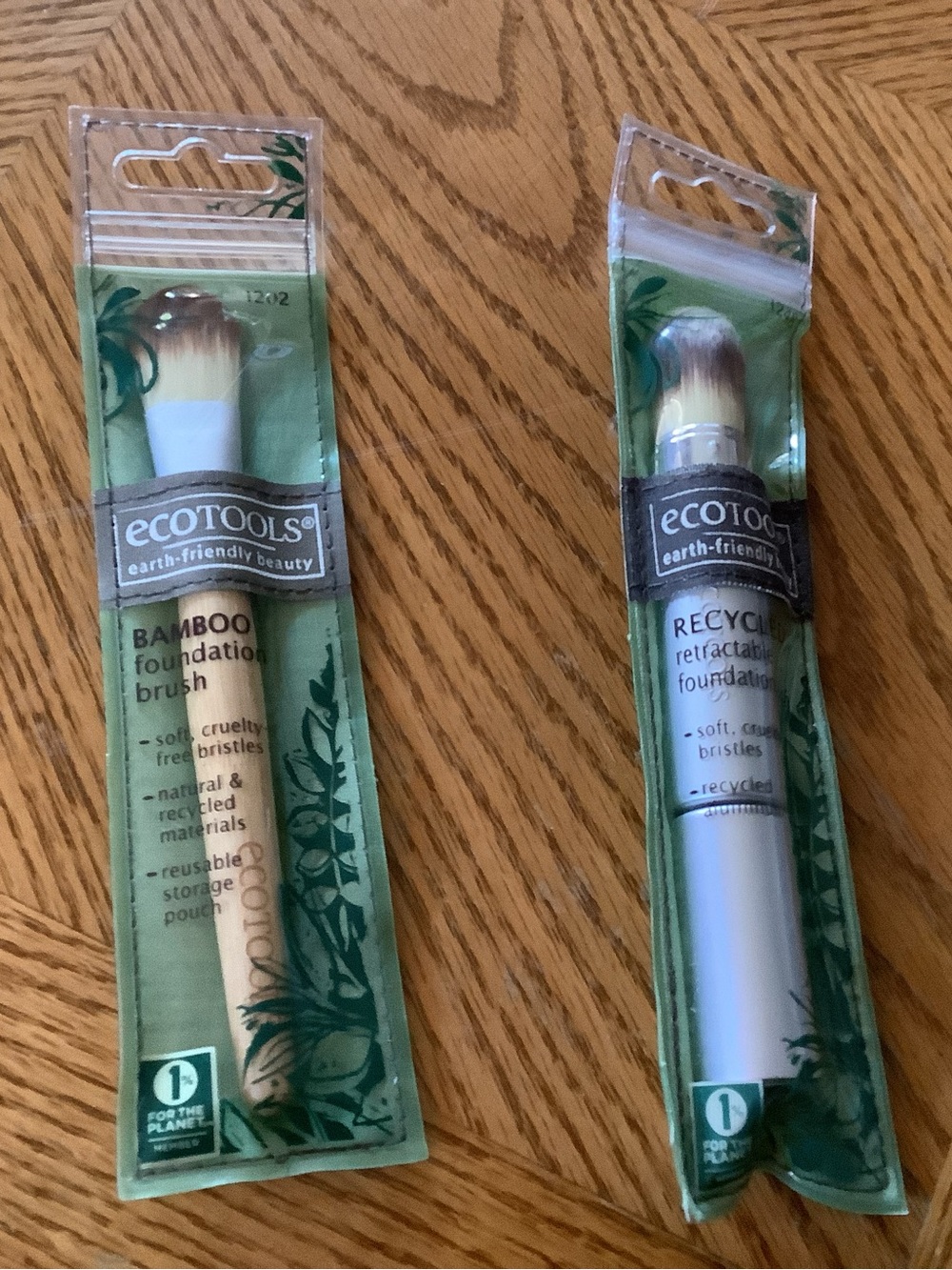 ecotools Bamboo and White Recycled Foundation Brush Duo